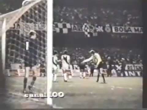 Gol Histórico de Basílio 1977 - YouTube.mp4
