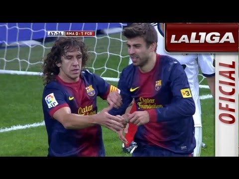 Puyol tira el mechero fuera del campo para evitar la polémica