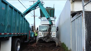 L.A. Sanitation's GMC/Lightning Loader!