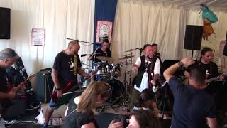 14 Todo el emundo ama a Isabel Cover.