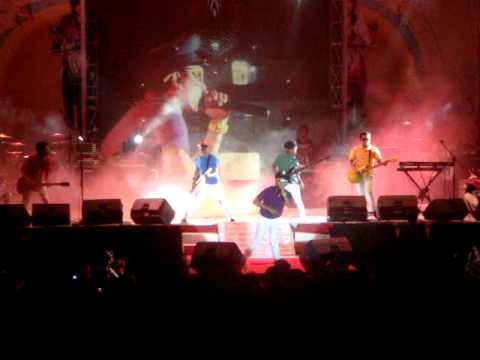 TOLBANDTOL - Bercinta Diudara @Central Parkir (Pre Launching Alb.We All Dancer2011 .MPG