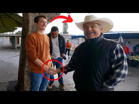 Gringo Speaks PERFECT Mexican Spanish, Makes Friends