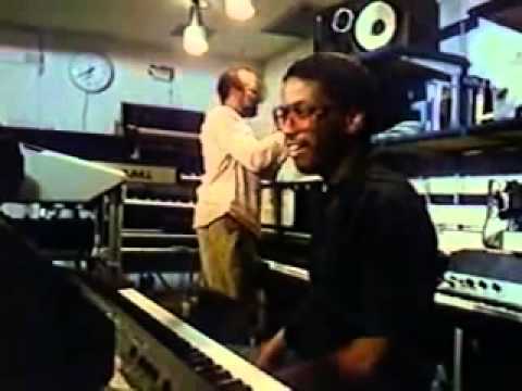 Touchscreen DAW in 1984? (Herbie Hancock & Quincy Jones jam with Fairlight CMI)