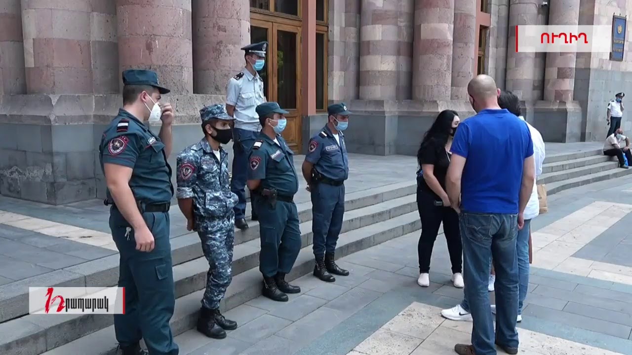 Ամուլսարի հարցով ցույց են անում կառավարության դիմաց. Ուղիղ