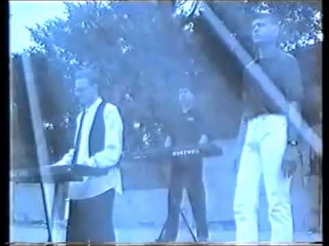 Ügynökség - Egyedül az esőben (Official Music Video)(1996)