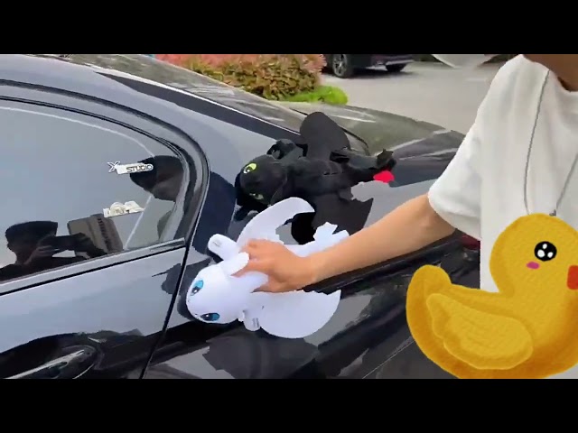 Vídeo relacionado con HTTYD Plush Dragon Desdentado Toothless Furia Nocturna Negro Furia 40cm Brilla en la Oscuridad