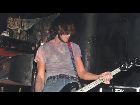 Krist Novoselic on his bass technique and tone