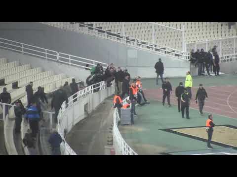 Το νέο VIDEO με την επίθεση στον πάγκο του Ολυμπιακού