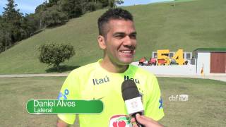 Na onda do selfie, jogadores da Seleção viram fotógrafos