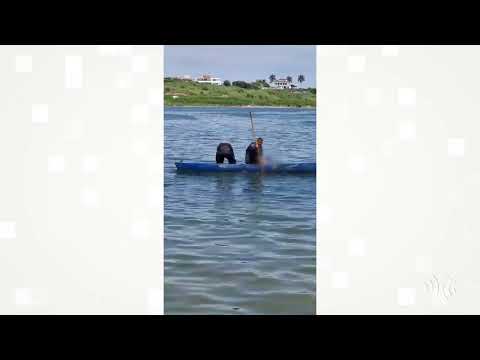 Policiais de Cabo Frio usam barco para capturar jovens em fuga na Lagoa de Araruama; veja o vídeo
