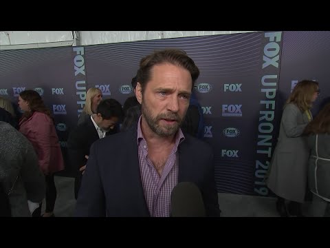 The cast of the '90s television series, "Beverly Hills, 90210" pay tribute to their late castmate Luke Perry at launch of their new, scripted reality series. (May 14)