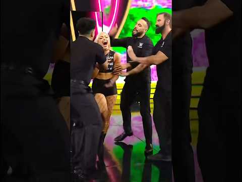 Of course Liv Morgan had to rub salt in the wound after Rhea Ripley announced her injury 😡