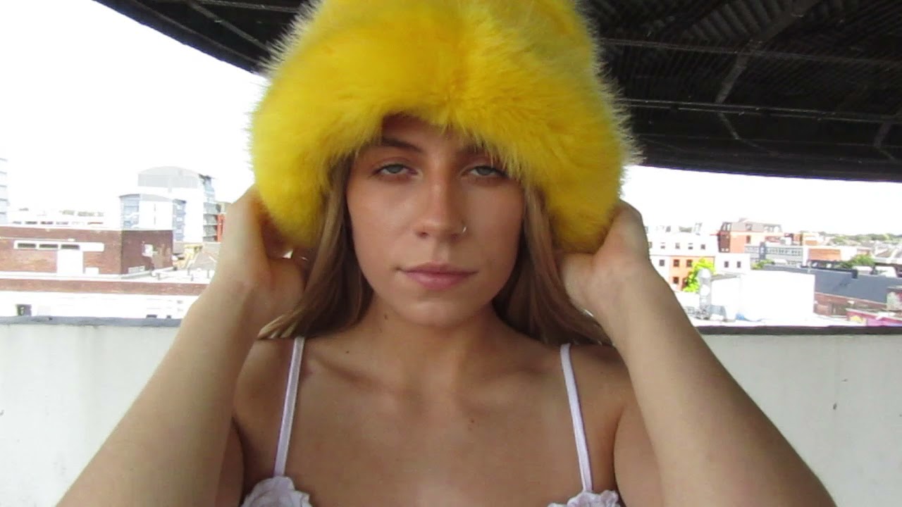 Vivienne Faux Fur Bucket Hat in Yellow