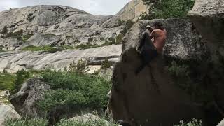 Video thumbnail of Roadside Cave, V5. Tuolumne Meadows