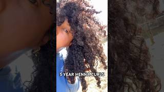 My curls after almost 5 years of using henna #henna #hennahaircolor #curlyhair #naturalhair #colors