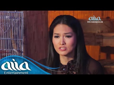 Thể hiện bởi Hồ Hoàng Yến