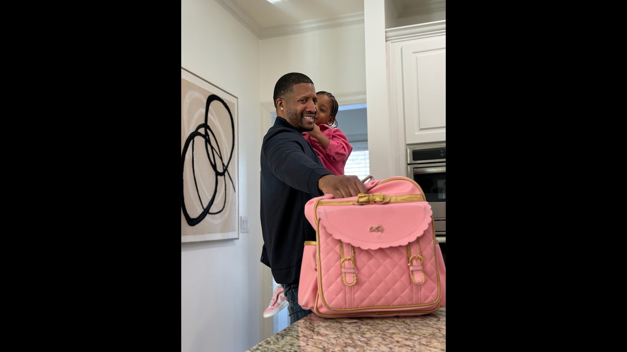 No! Jae is rushing and puts the WRONG item in Ava’s back pack!