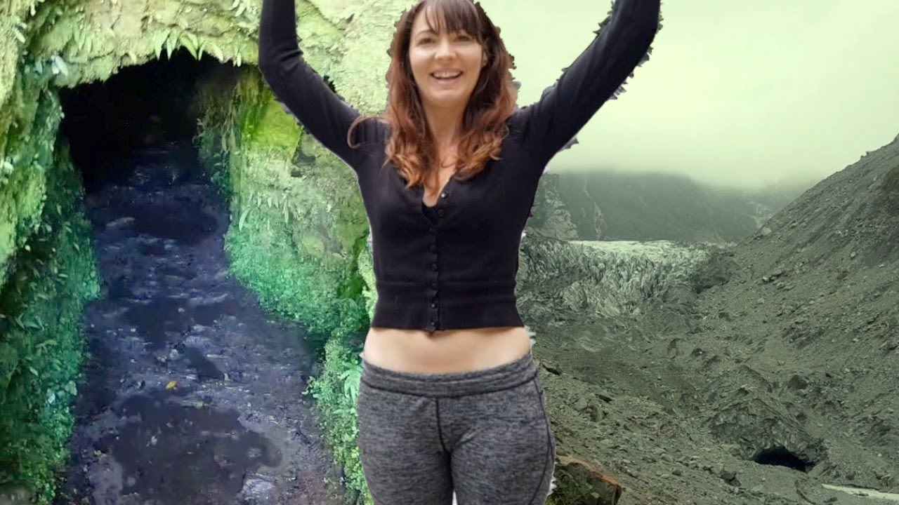 Travelers sharing their experience of seeing the enchanting Glow Worm Forest