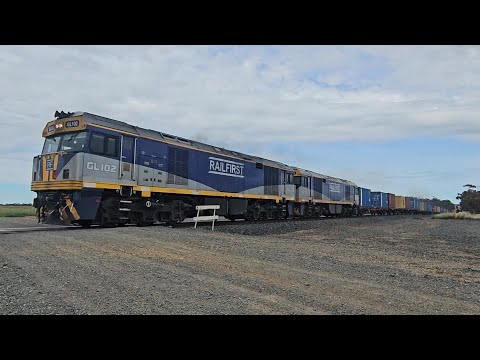 7922V SCT up "Dooen Express" (GL102, GL105, 29W), Dooen to Melbourne, 1045, 13/11/25, Murtoa VIC 