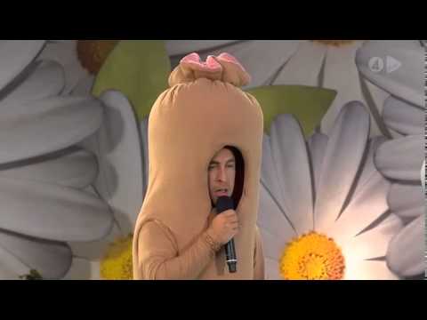 Per Andersson som Brat Wurst hos Lotta på Liseberg 2014.Varm korv Boogie allsång.