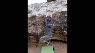 Video thumbnail of Shoulder Popper, V8. Moe's Valley