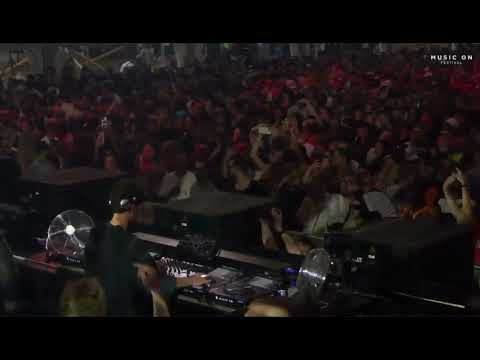 Franky Rizardo playing „Tomi&Kesh, Alessandro Diruggiero - Space Barbie“ at Music On Festival