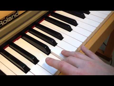 Over Byen, Noah, piano, simple, close up