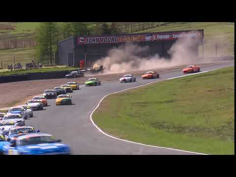 BRSCC Mazda MX-5 SuperCup 2018. Race 1 Knockhill Racing Circuit. Crash
