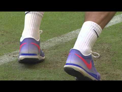 Federer Falls On Back But Makes Shot - Halle 2015