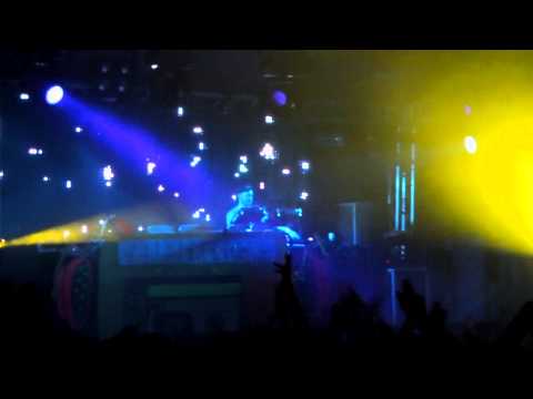 Julio Bashmore - Battle For Middle You (Bestival 2011)