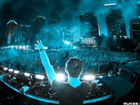 Tiesto - Chasing Summers (Rehab & Quintino Remix) VS Feed The Dada (Martin Garrix Mash Up)