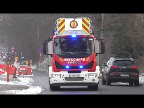 Brandweer Autoladder Turnhout met spoed naar een Onbekende Interventie in Turnhout