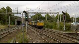 preview picture of video '86638 and 86604 at Watford Junction with 4L92 19 August 2010'