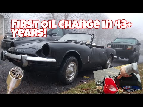 First Oil Change in 43 Years! - Barn Find Triumph Spitfire Restoration #12