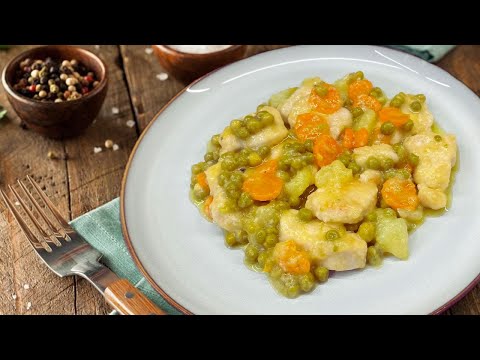 Chicken SPEZZATINO with peas, potatoes and carrots: soft and tasty - Quick and easy recipe