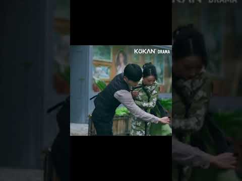 Dia canggung tapi dengan hati-hati menggendong sang putri  # #fanzhixin # #beyourknight #sh