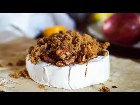 Easy Baked Brie en Croute Recipe - Brie Wheel Baked In Puff Pastry Recipe - Eat Simple Food