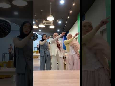 awww comelmya trio sms ni 😻😻😻 #aiteam