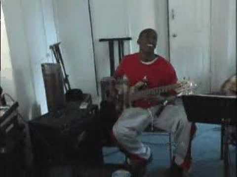 Daryl Freeman on Bass Solo - Freestyling - GospelMusicians.com