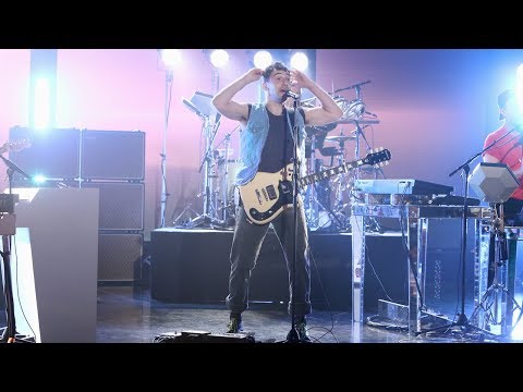 Bleachers Perform 'Don't Take the Money'