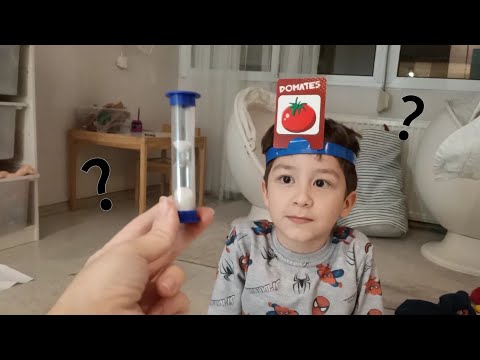 Eylül ve Poyraz Renkli Kum Boyama Kazanmak İçin Kutu Oyunu Oynadı | fun kids video