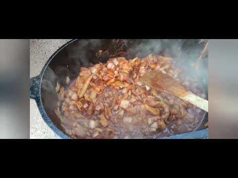 Rotwein Gulasch im Dutch Oven  ... Der Burner