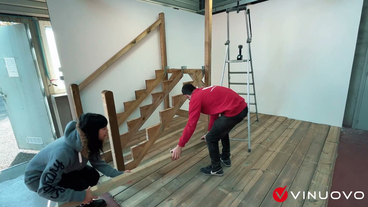 Comment fixer la main courante sur le support rallonge pour escalier extérieur