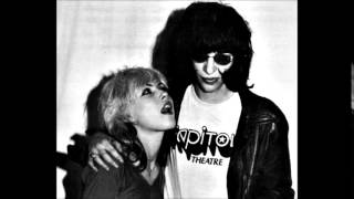Debbie Harry &amp; Joey Ramone... Standing In My Way