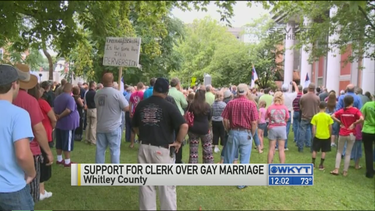 Rally for Whitley Co. Clerk over refusal to issue marriage licenses