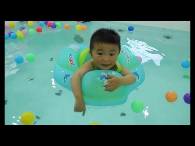 Vídeo relacionado con Thedttoy Flotador Bebe Inflable para 1 2 3 Años, Nuevo Piscina Bebe de Toldo Protección Solar con Antivuelco Doble Airbag y Asiento de Seguridad, Flotador de Piscina para Bebé Niños 6-36 Meses (Rosa)