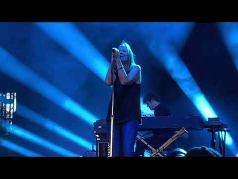 Beth Gibbons sings “Glory Box” Coachella 2025