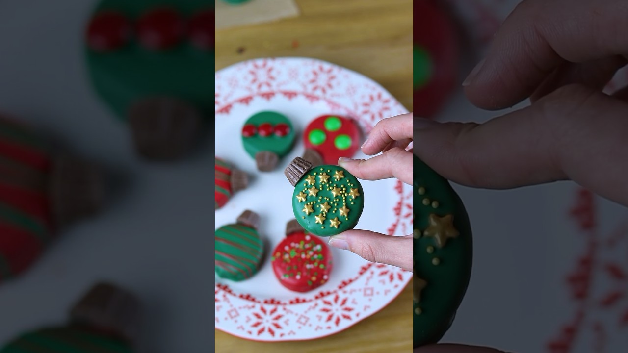Making Christmas Ornament OREOS #baking