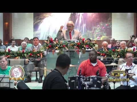 Dr. Abner Apolinário Canta com a congregação hino 531 da HC. no II Louvação AD Farol Maceió - AL