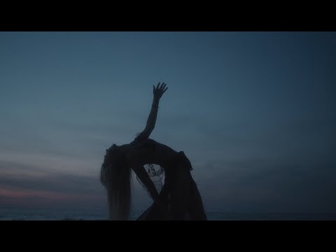 Kasia Moś feat. Urbanski, Aukso - PŁYNĘ (Official Video)